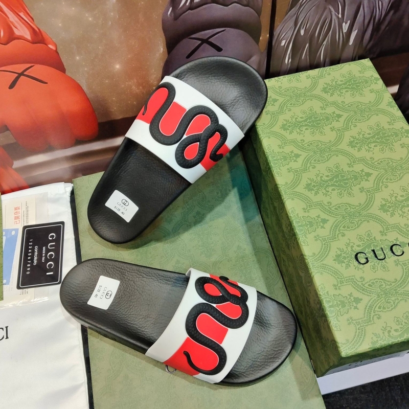 G*u*i slippers